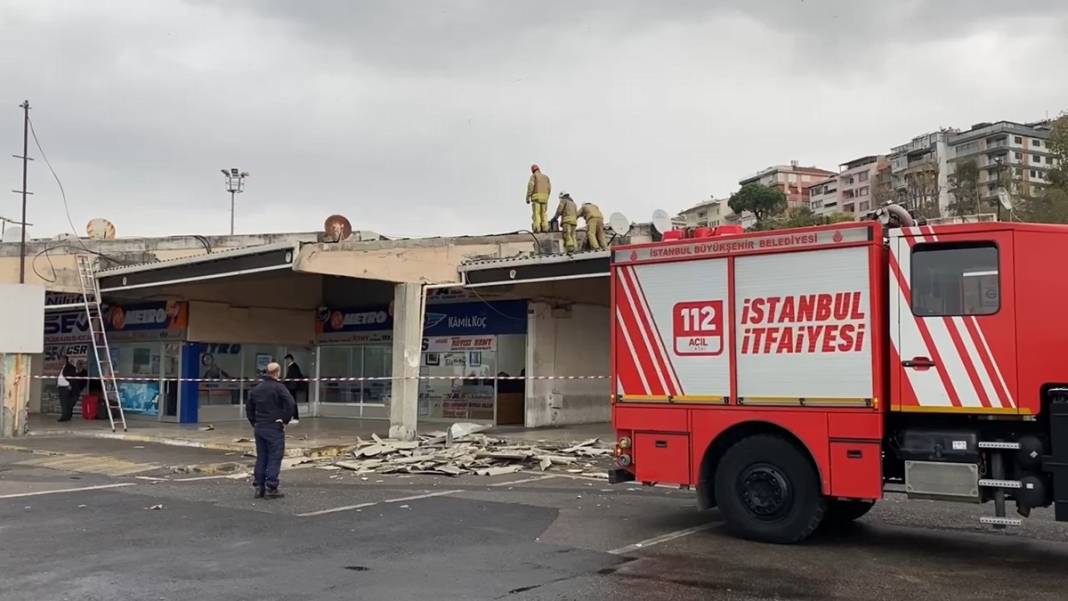 İstanbul'da fırtına etkili oluyor: Harem Otogarı'nın çatısı uçtu! 4